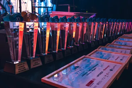 CumulusyXI statuetki dyplomy.webp